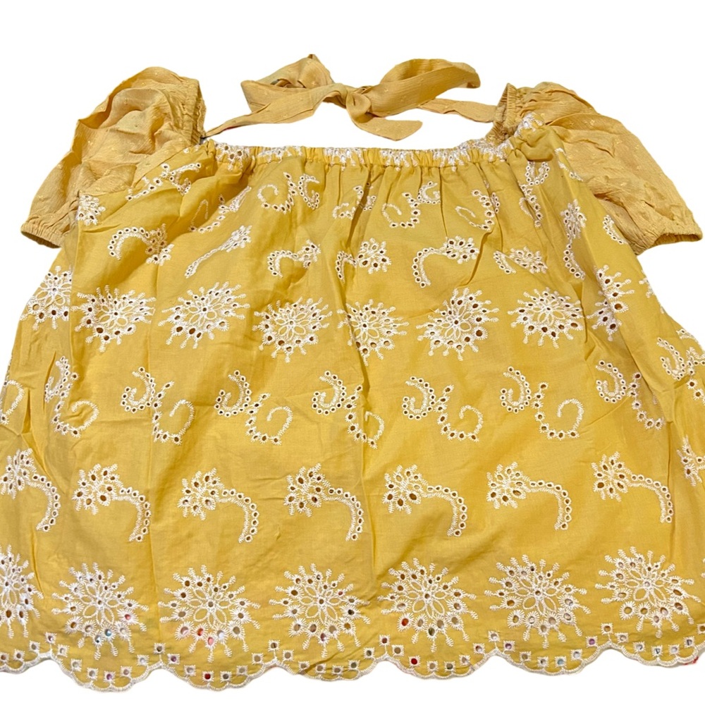 BRAND NEW! EMMA AND GRACE SUNFLOWER EYELET RELAXED FLOWY FIT BLOUSE. 3XL,GOLDEN - Picture 2 of 12